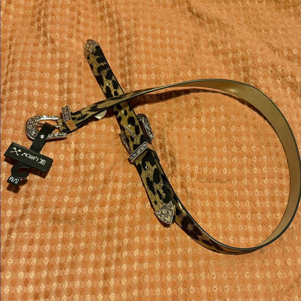 Leopard print belt